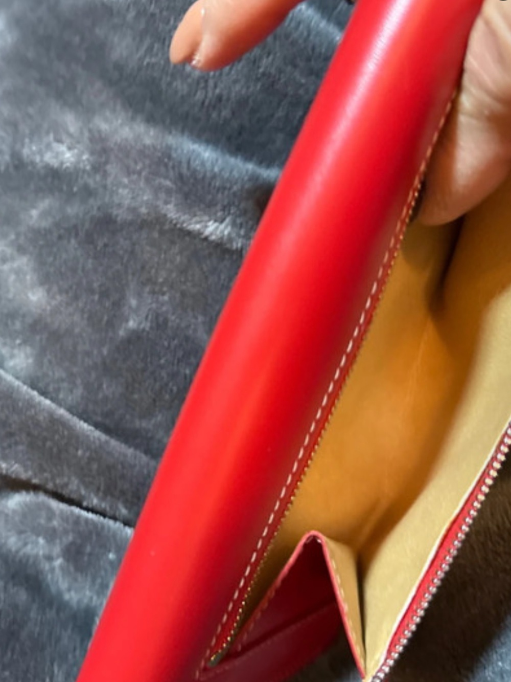 “Pre-Owned” DOONEY & BOURKE RED LEATHER 
TRI-FOLD WALLET.  Excellent Condition! - Picture 5 of 16